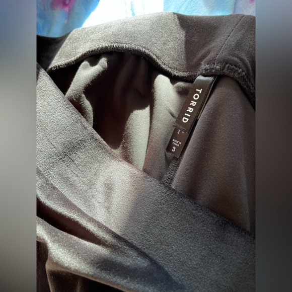 Torrid, black, Valore, pull on pants with ruffles - Picture 2 of 2